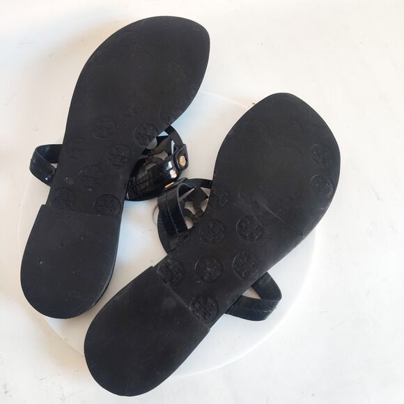 Tory Burch Sandals Size 8.5 Miller Logo Black Patent Leather Flat Thong Preppy - Picture 11 of 12